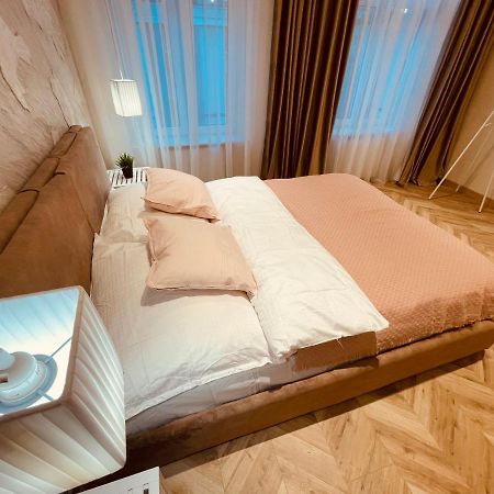 Kobiela Apartments Family Delux Ktw City Center كاتوفيتسه المظهر الخارجي الصورة