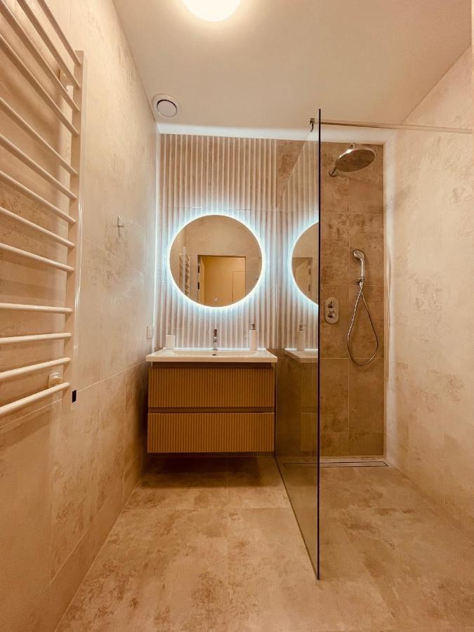 Kobiela Apartments Family Delux Ktw City Center كاتوفيتسه المظهر الخارجي الصورة