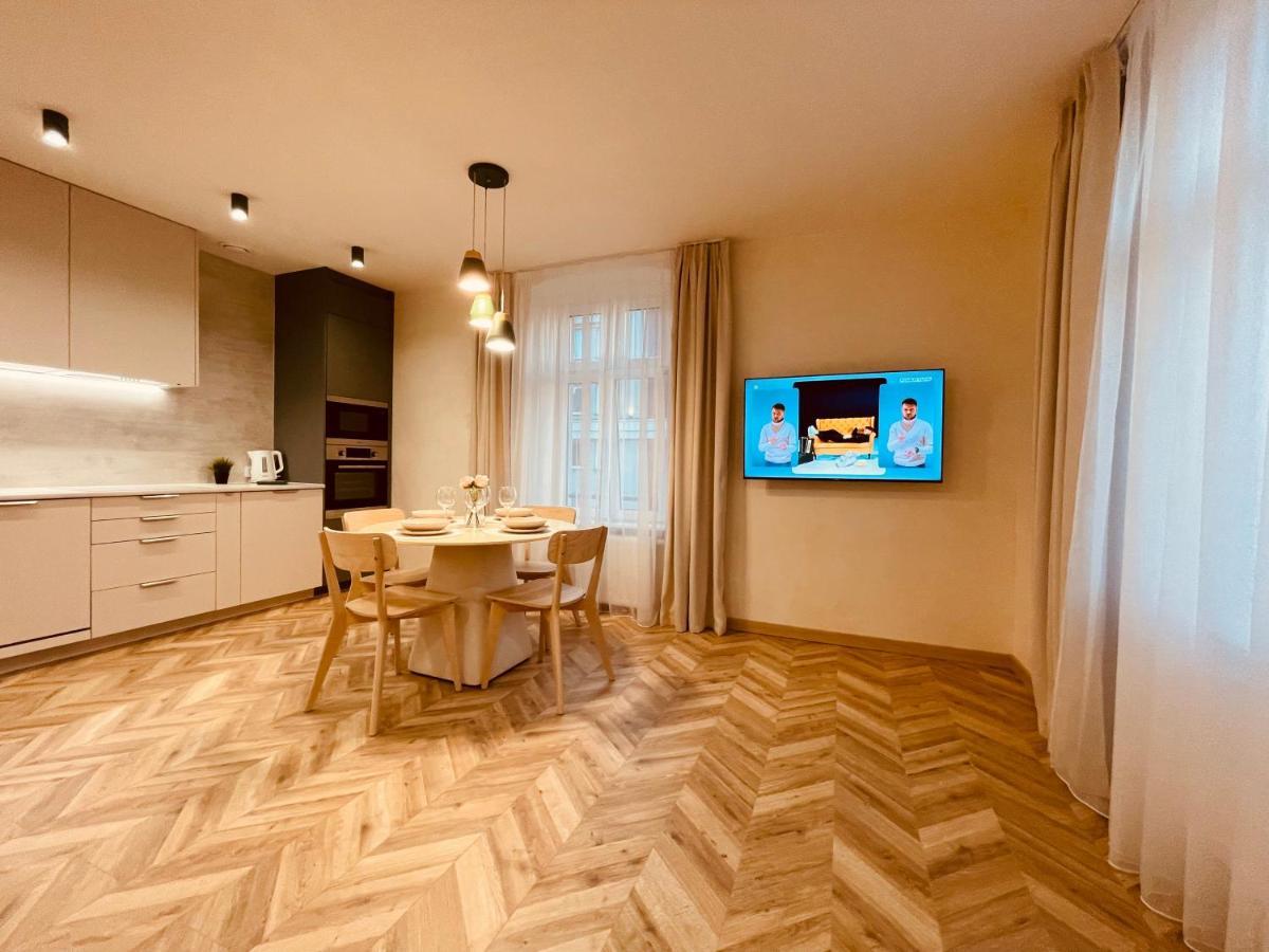 Kobiela Apartments Family Delux Ktw City Center كاتوفيتسه المظهر الخارجي الصورة