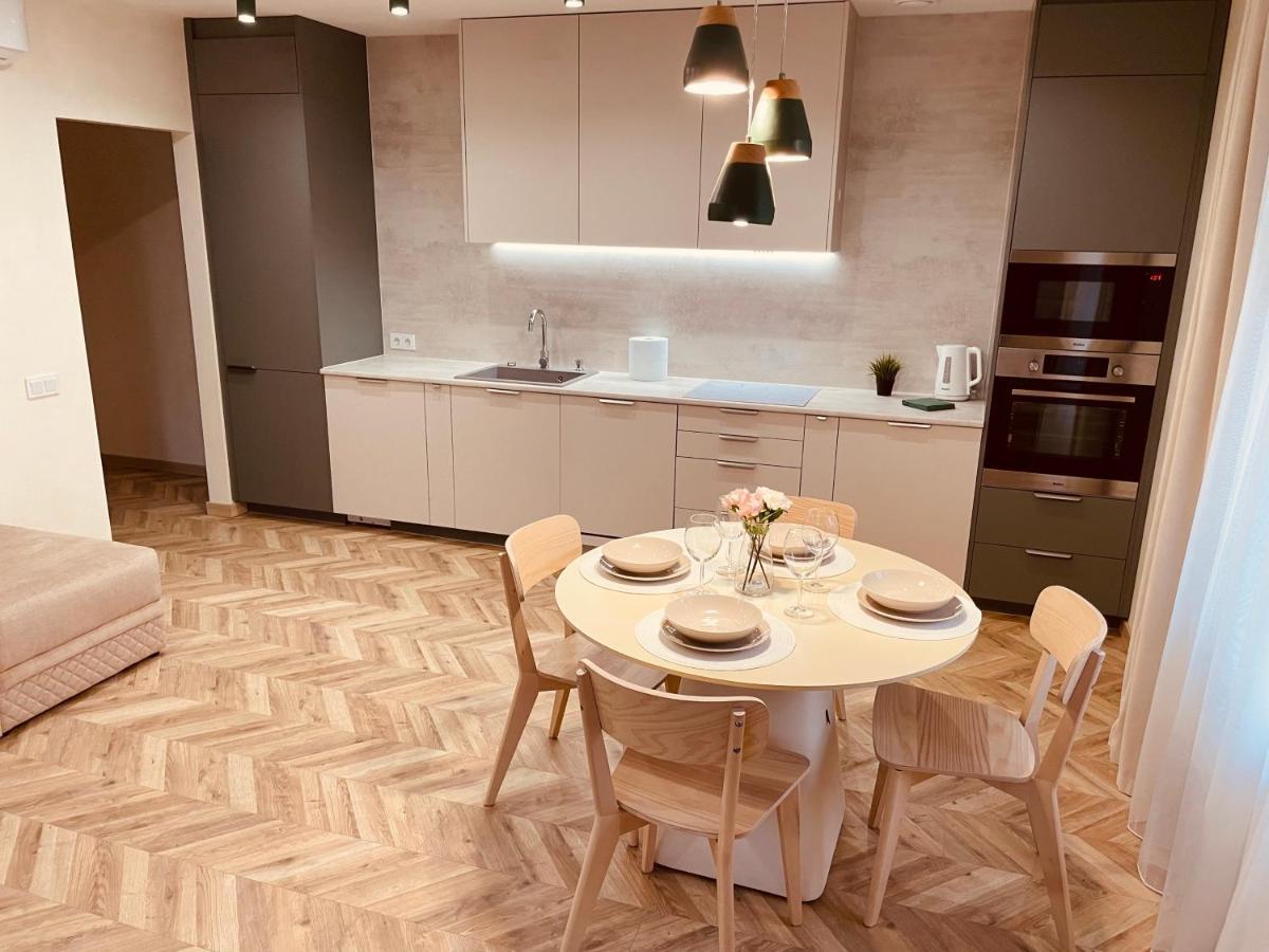 Kobiela Apartments Family Delux Ktw City Center كاتوفيتسه المظهر الخارجي الصورة