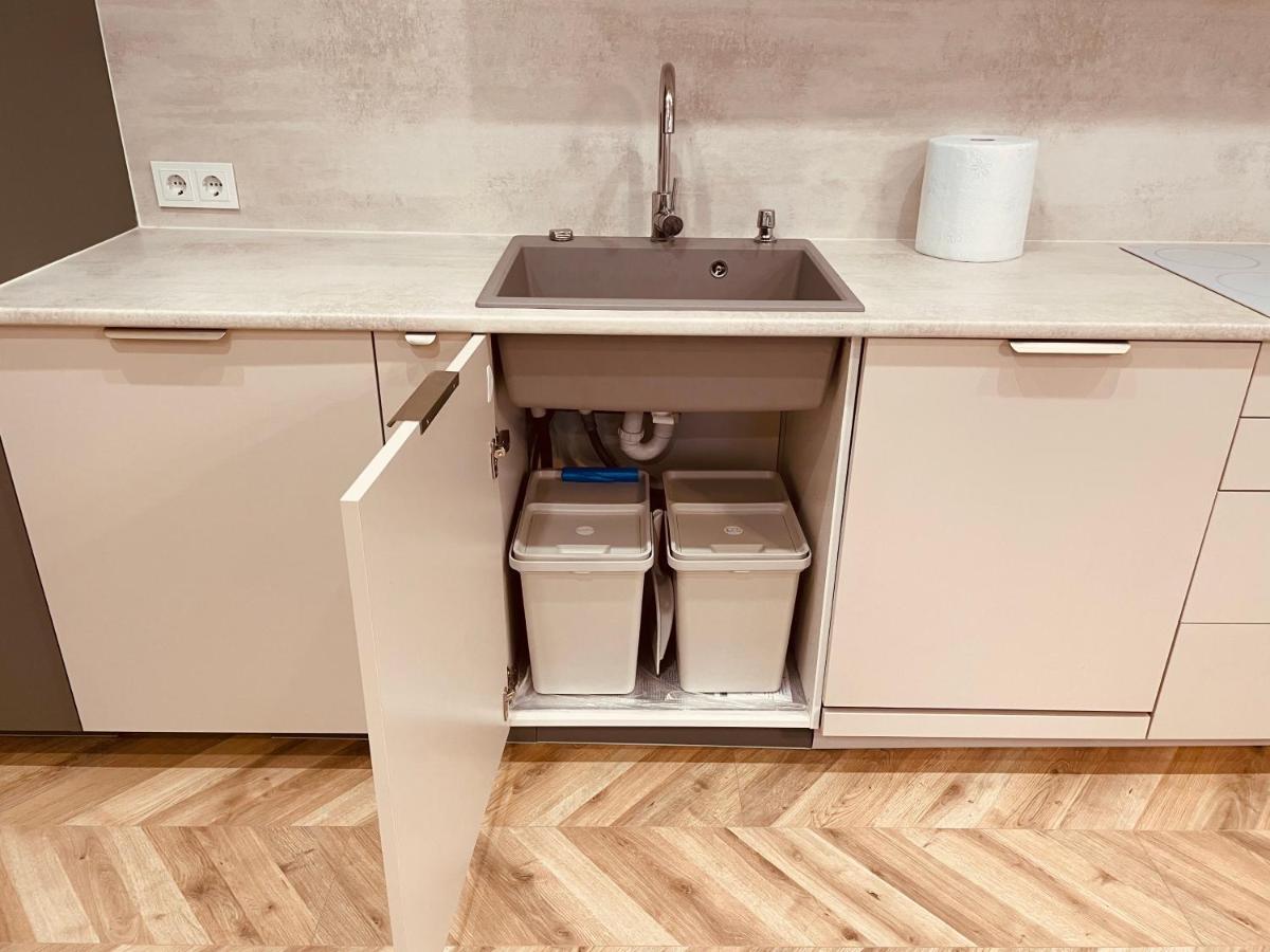 Kobiela Apartments Family Delux Ktw City Center كاتوفيتسه المظهر الخارجي الصورة