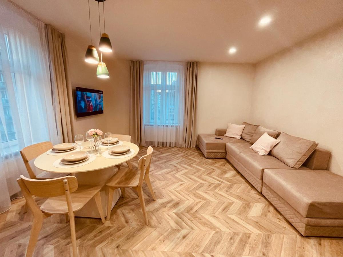 Kobiela Apartments Family Delux Ktw City Center كاتوفيتسه المظهر الخارجي الصورة