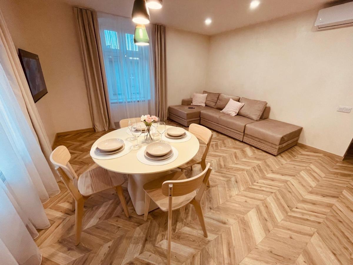 Kobiela Apartments Family Delux Ktw City Center كاتوفيتسه المظهر الخارجي الصورة