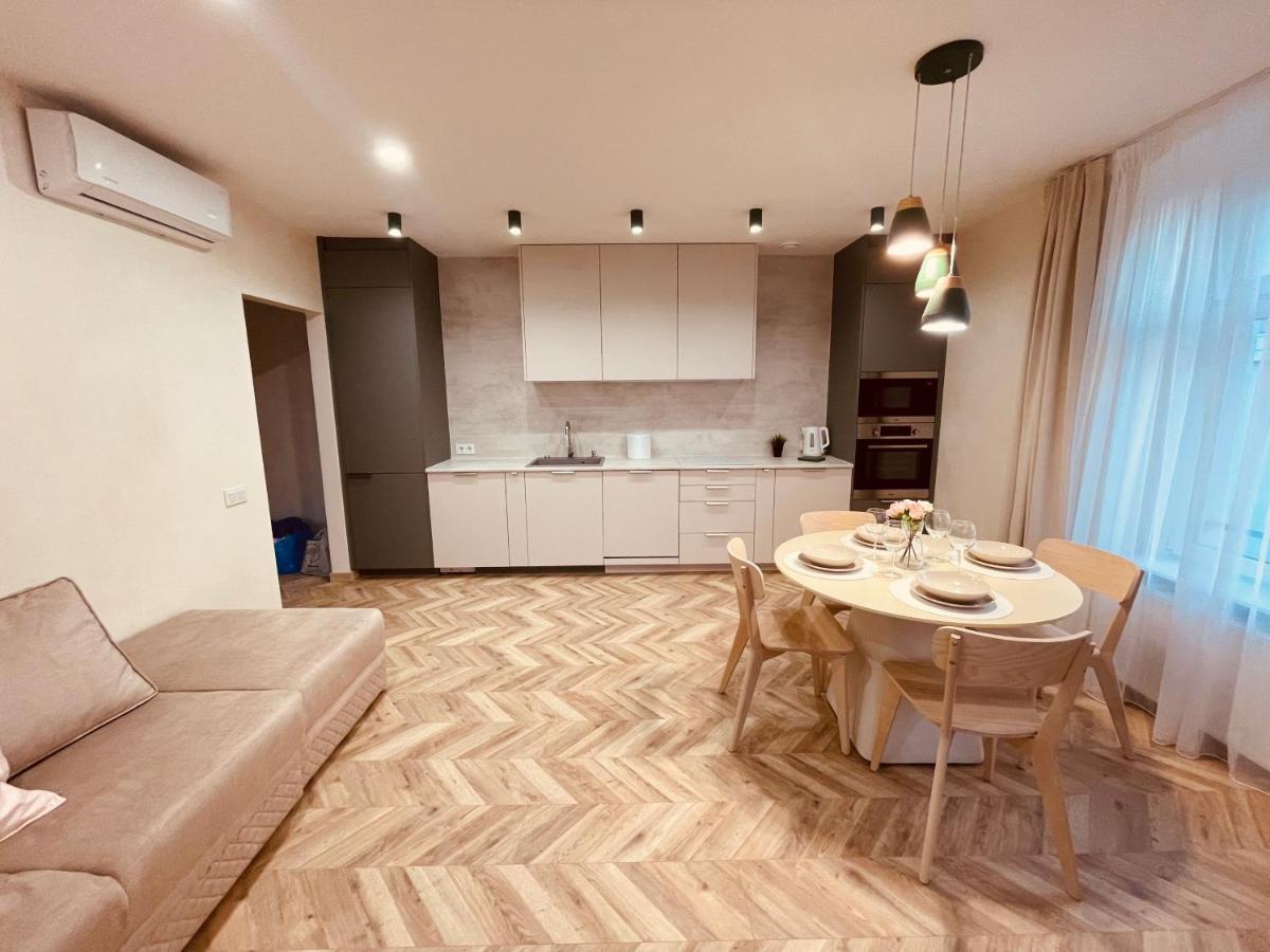 Kobiela Apartments Family Delux Ktw City Center كاتوفيتسه المظهر الخارجي الصورة